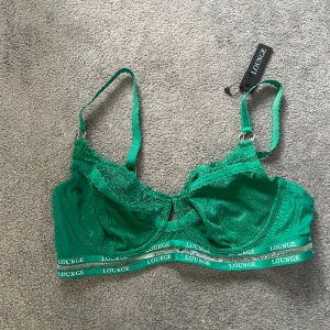 Bh  - Lounge wear bh, aldrig använd! Liten i kupstorlek!