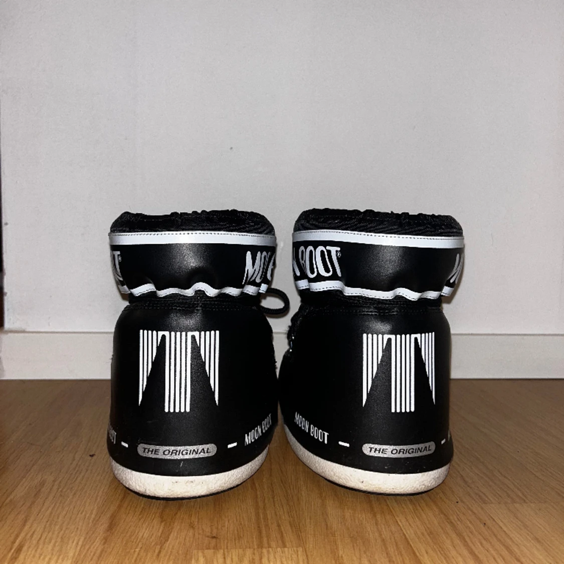 MOONBOOTS🌙🖤 - 91