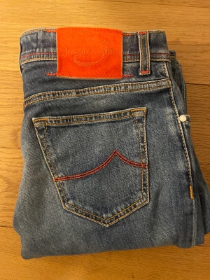 Jacob cohen - Tja säljer dessa tvärfeta Jacob Cohen jeansen i nyskick. Storlek 32 passform regular.