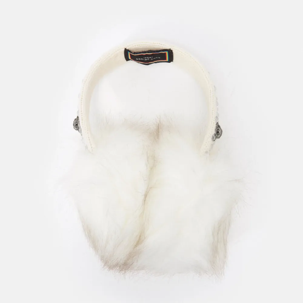 Säljer dessa jätte fina öron muggar från Kurt Geiger. Som är perfekta för vintern. Aldrig använda men borttagen prislapp. Köptes för 639kr. Skriv gärna ifall ni vill ha fler bilder. Accessoarer.