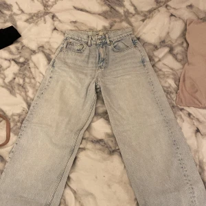 Blåa baggy elr straight jeans - Köpte dessa från Gina tricot ett tag sen, har inte använt dom så mycket!