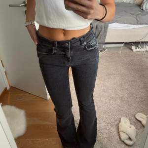 Lågmidjade jeans från Gina, storlek 40 men passar som S/M