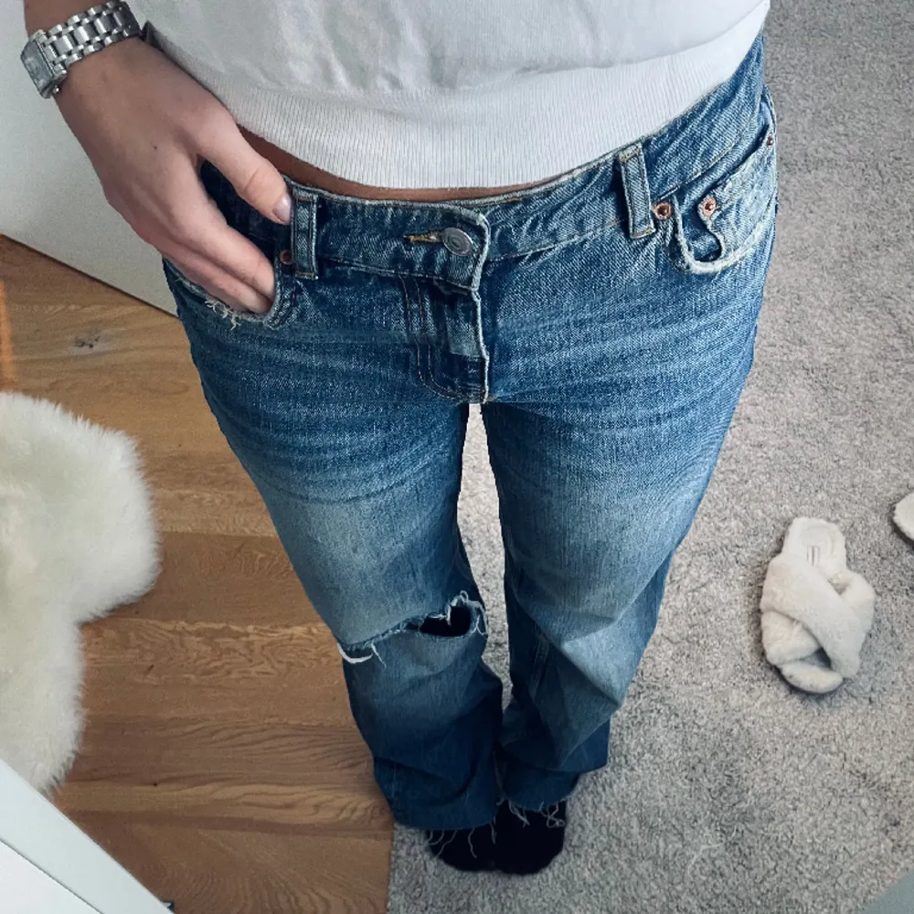 Lågmidjade jeans fr Zara, storlek 34. Jeans & Byxor.