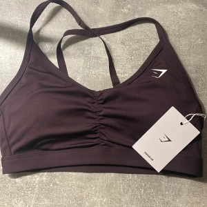Sport-BH Gymshark - Helt ny sport-bh från Gymshark   Vinröd färg ”Plum Brown”