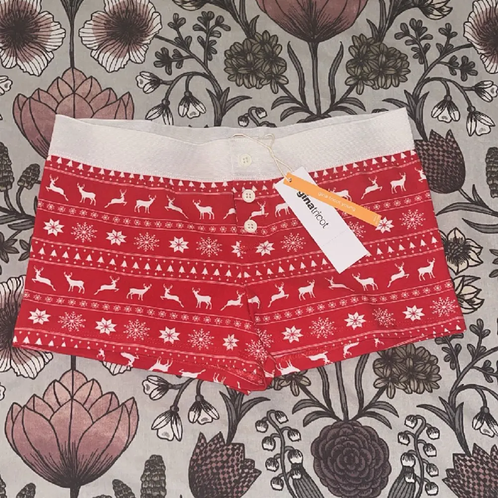 Jätte sköna pyjamas shorts från Gina Young, och dom är helt slutsålda i denna storleken!❤️. Shorts.