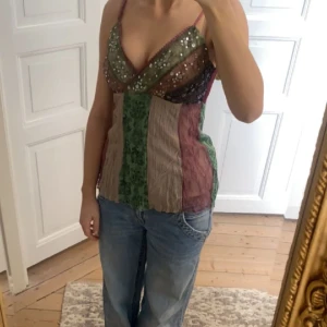 Paljettopp  - Otroligt fin och unik topp i olika mönster med paljetter💕 strl S-M. Fint skick! Skriv vid funderingar och kolla in mina andra annonser💞🌺