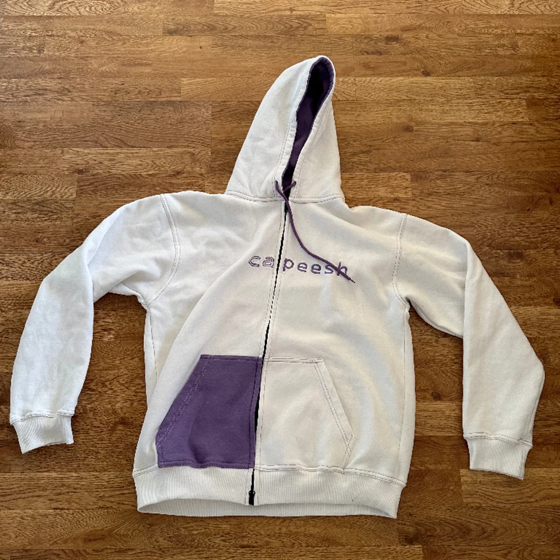Capeesh hoodie L