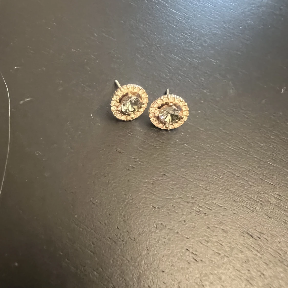 Lily and rose örhängen studs