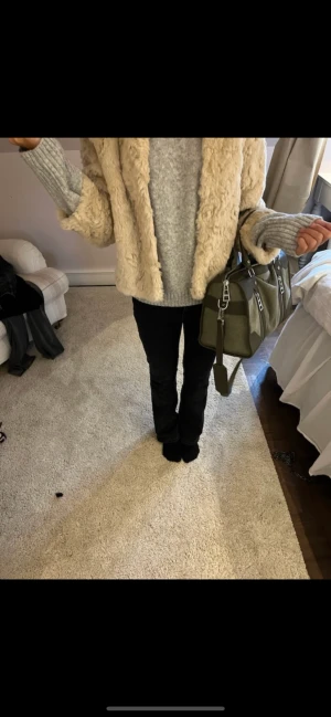 Päls jacka  - Intressekoll på denna jättefina pälsjacka som jag älskar 💗