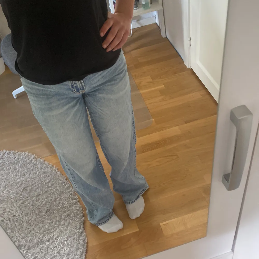 Snygga jeans från H&M nästan aldrig använda . Jeans & Byxor.