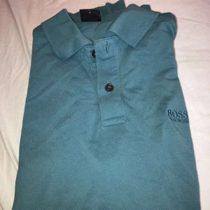 Piké Hugo boss - En jätte fin piké mycket bra skick skriv om ni har några funderingar kring varan 