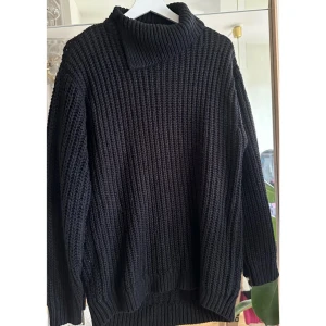 Stick tröja  - Stickad tröja från Lindex, något oversize i modellen, använd några få gånger.