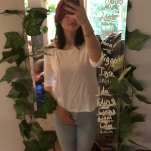 T-shirt - Hittades i en gammal låda så kan ej svara på hur använd denr, alla pris går att diskutera 💕