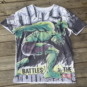 Vintage Marvel The Hulk T-Shirt - Tar byten. Kan mötas upp i Gävle. Inte mycket använd. Fråga gärna frågor. Står large men passar S-M