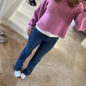 Stickad kofta - En så fin stickad tröja, som e så skön, och Parfekt nu till höst, den är använd några gånger, men som helt ny❤️