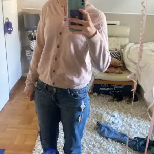 Jätte skönt material. Hade passat bra till svarta/ gråa jeans. Kontakta vid intresse❤️