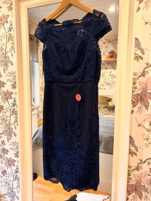 Klänning från chi chi London  - Helt ny med lappar kvar