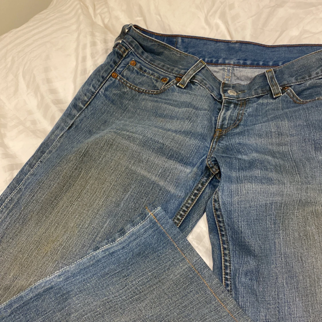 Lågmidjade levis jeans bootcut 557 - 90