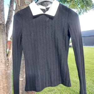 Helt ny oanvänd tröja. - Helt ny tröja som passar S. Kan skickas😊