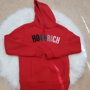 HOODRICH - Jag säljar min HOODRICH hoodie som är i jätte bra skick den är i storlek S. 