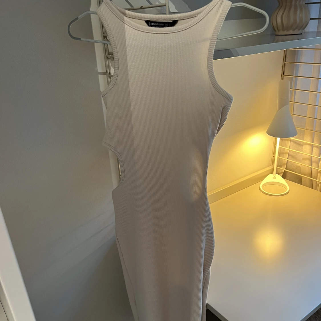 Fin ribbad klänning - 90