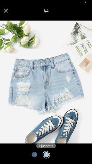 Ljusblå jeans shorts - Jätte gulliga jeans shorts! Säljer för att de var för små💘 aldrig använd<3 
