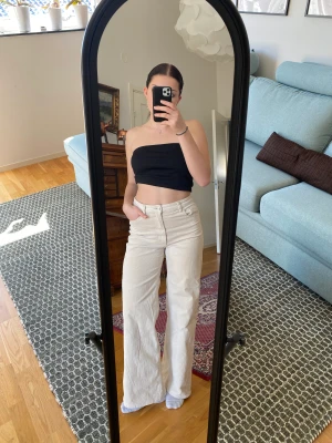 Manchesterbyxor  - Byxor som jag inte använder längre. Ser fortfarande fina ut och är inte det minsta slitna. (High-waisted) 