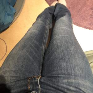 Dessa lågmidjade Bootcut jeans är assnygga men tyvärr så passade de ej mig. Kontakta vid behov av fler bilder❤️
