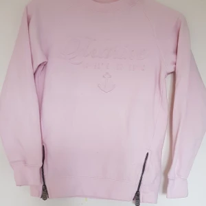 Marine of Sweden  - Mjukis tröja från Marine of Sweden i Nyskick inga defekter och kommer från rök och djur fritt hem. Härlig sommar tröja  Köpt för 499 aldrig använt den hoppas någon kan få glädje av den 