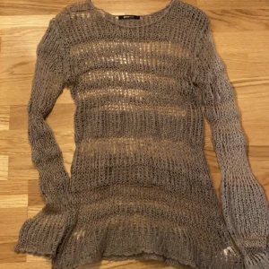 Stickad tröja - Fin genomskinlig mörkblå tröja❤️samma som första bilden (fast den är såld) fast mörkblå och kortare🌸