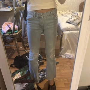 Säljer byxor - Säljer byxor, bra skick använda ett par fåtal gånger. Storlek 140 ganska korta💘köparen står för frakt, står inte för postens slarv.