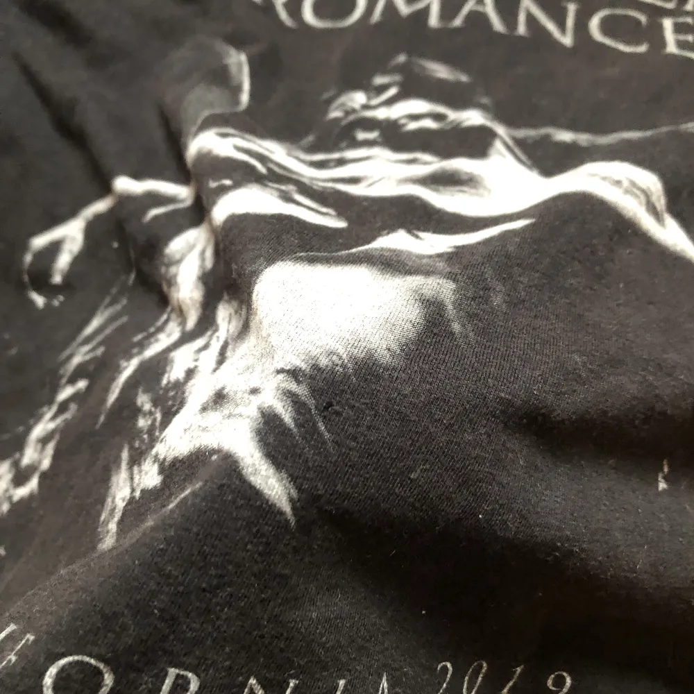 My chemical romance merch t-Shirt, har används flitigt men i bra skick 💞 Svep för defekt. T-shirts.