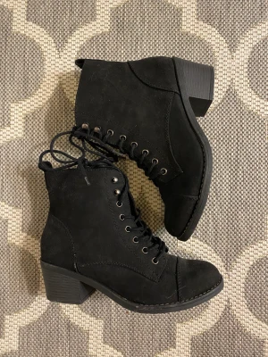 Snörkängor 38 - Fina kängor som enbart är provade   Nyskick 