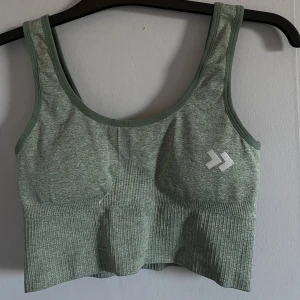 Sport-bh - En grön sport-bh från Lager 157, använd fåtal gånger så är i bra skick! Storlek xs/small. + frakt 💘