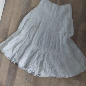 Long white summer skirt ✨ - Long white skirt perfect for summer! 🌸 It is in size M but will fit as well nicely someone wearing size S or small L. Strechy, 100% cotton. Write if you have any questions 😊