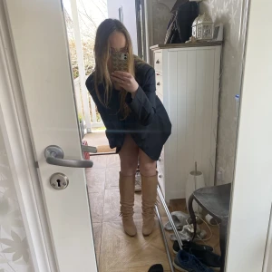 Zara boots - Supercoola boots från Zara's 2011/12 kollektion med fransar bak. Kommer tyvärr inte till användning för mig då jag har så många skor. Köpta för ungefär ett år sedan på Sellpy. 