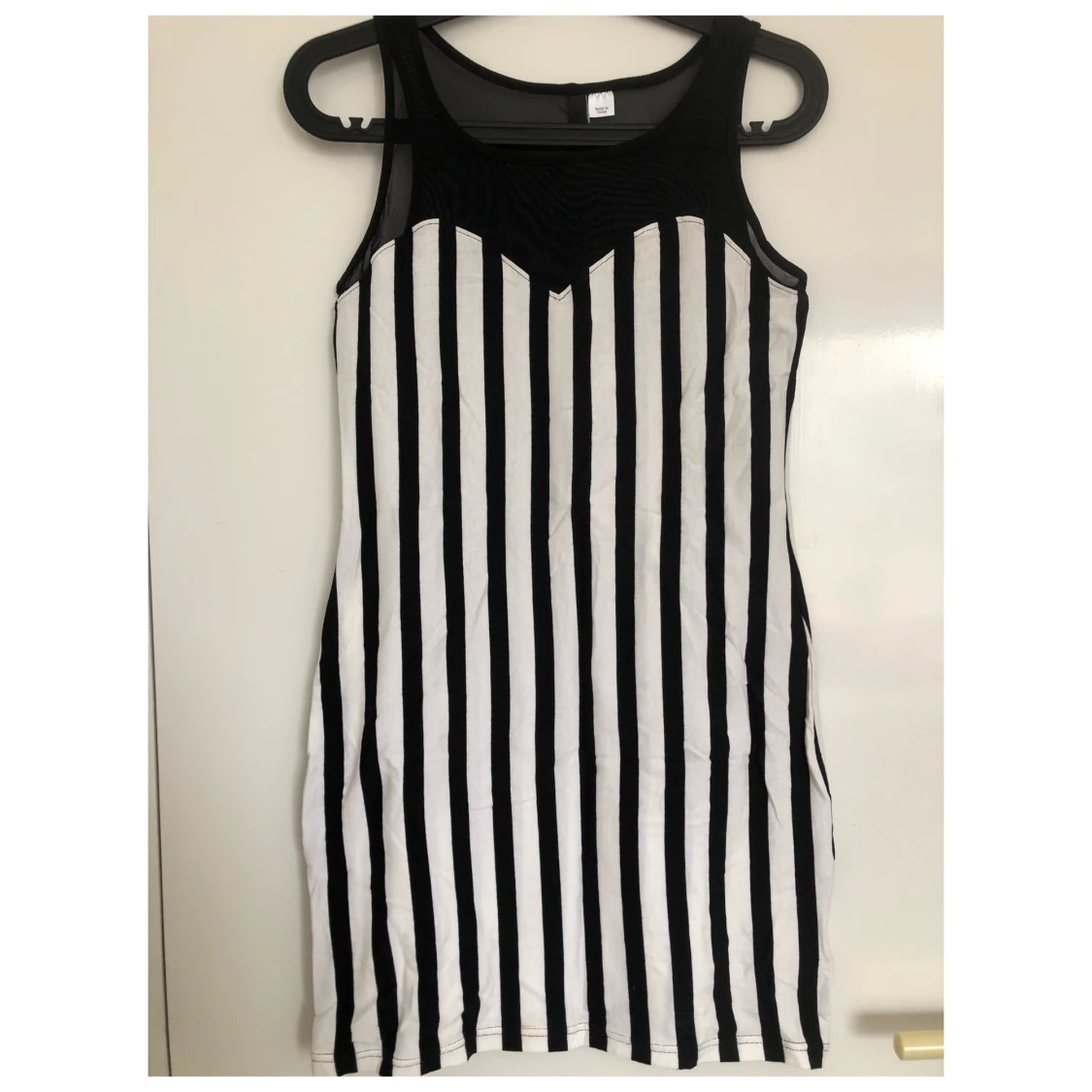 Svartvit randig klänning