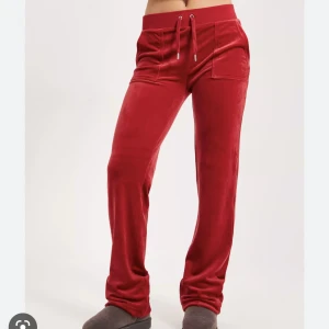 Juicy couture  - Säljer mina juicy couture byxor då dom inte används. Fina i skick, kan få fler bilder privat💗