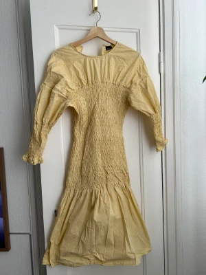 Klänning - Klänning för sommarens alla fester och tillställningar 🌻