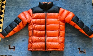 Peak Performance Glacier dunjacka  - Peak Performance dunjacka säljes. Jackan är i mycket bra skick och sparsamt använd. Ett år gammal . Inköpspris SEK 4.500.00. 
