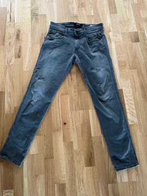Grå Replay jeans - Skick 8/10 Skriv vid intresse, pris kan diskuteras!