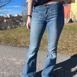 Lågmidjade jeans i stretshigt material