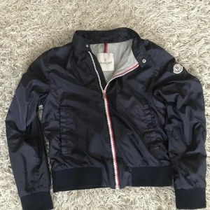 Moncler jacka - ”Fet jacka” Moncler jacka fabrice giubbotto 14y/146 priset är inte hugget i sten☺️