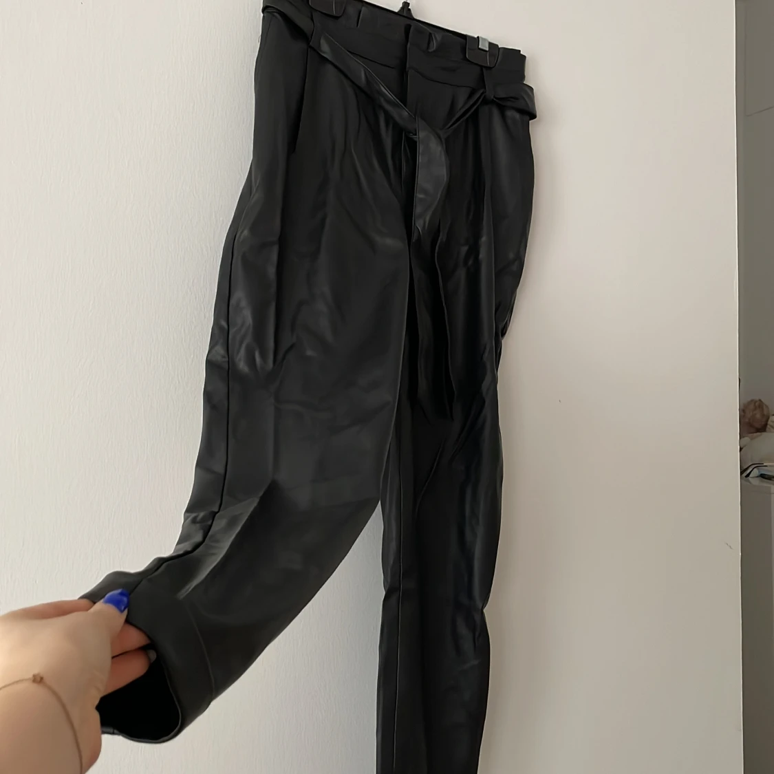 Högmidjade skinnbyxor - 90