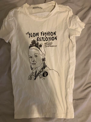 Acne Studios, Boohoo, okänd  - 1: Acne Studios, S: 100kr   2: Boohoo, S: 60kr   3: Okänd: M/L, 60kr 