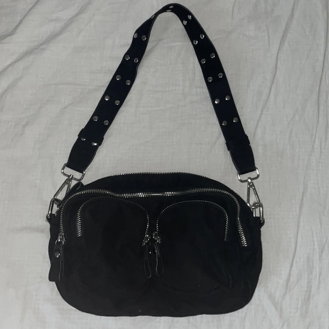 Axelväska från Gina Tricot 