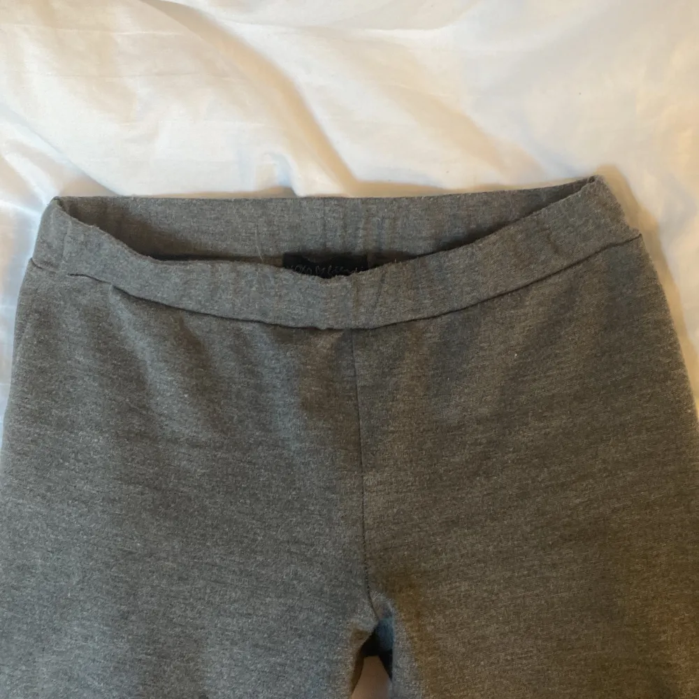Fina byxor som liknar brandy mellvines yoga pants. Säljer då dem är för korta :( . Jeans & Byxor.