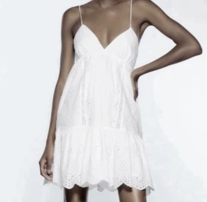 Zara klänning  - Jätte fin Slutsåld zara klänning andvänd 2 gånger