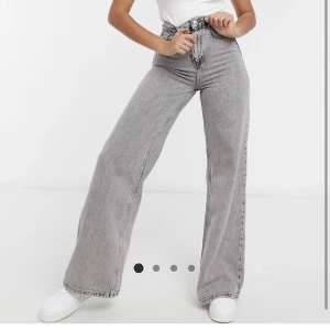 Gråa jeans - Säljer dessa slutsålda ursnygga jeans från Stradivarius! Strl 38