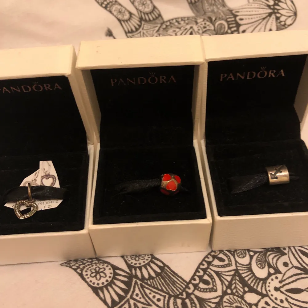 Pandora charms new comes In original box and bag silver s925ale red… blue prices are from £20 each or will do bundle deals . Accessoarer.